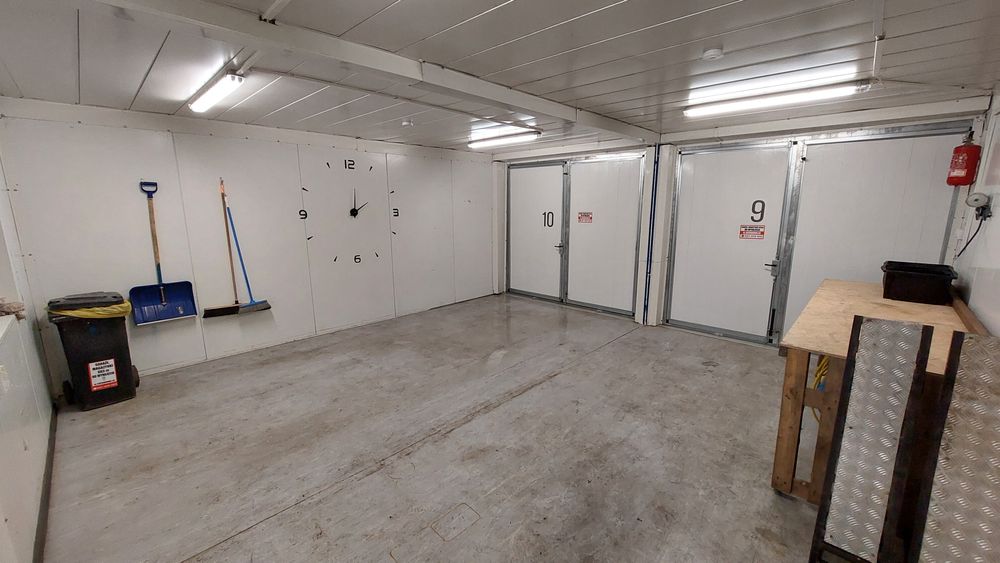 Garaż 2 stanowiskowy 6x6m wynajem na godziny prąd oświetlenie magazyn