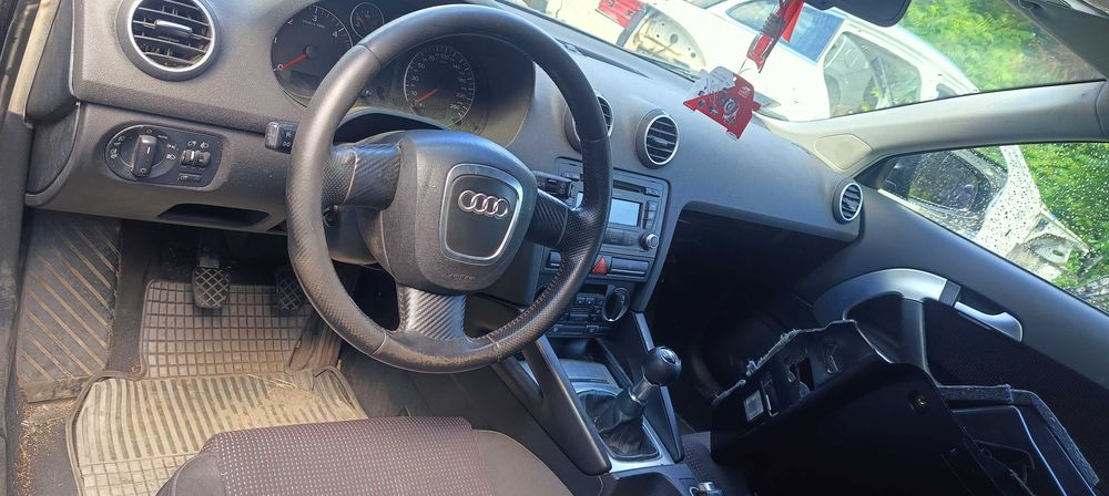 Deska rozdzielcza konsola poduszki pasy audi a3 8p