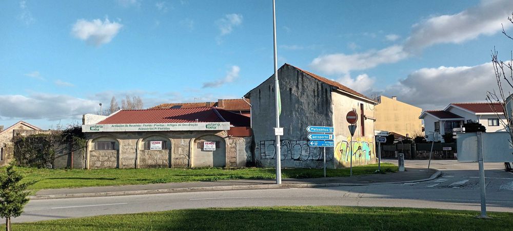 Investimento, Rotunda da A4 em S. Mamede Infesta - Armazém + Habitação