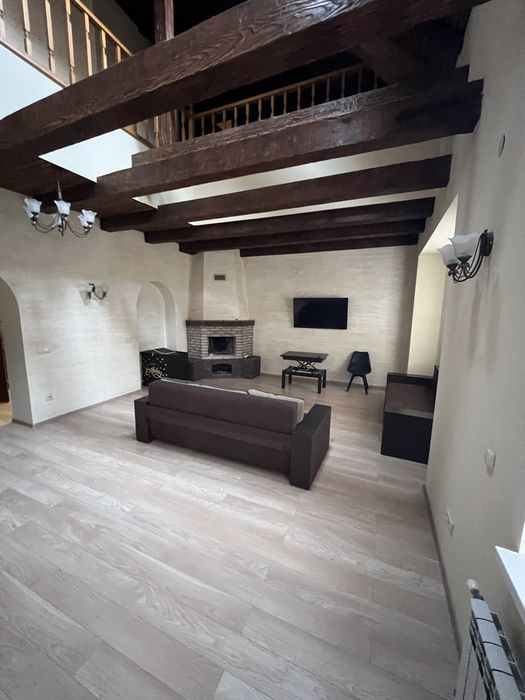 Оренда гарноі великогабаритноі квартири в центрі