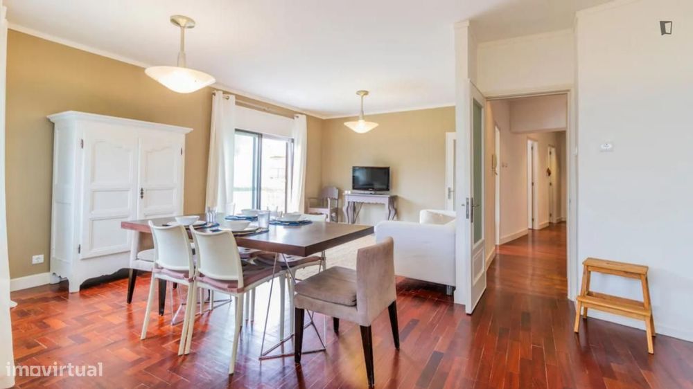 Apartamento com 3 quartos - localizado em Lordelo do Ouro Porto