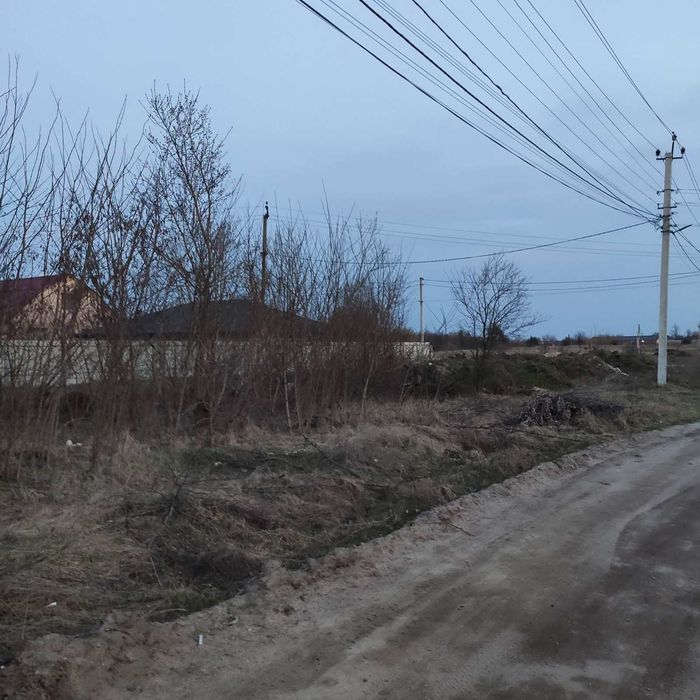 Велика земельна ділянка під забудову