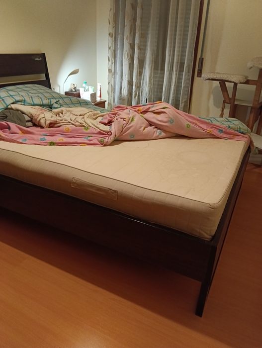 Cama de casal com colchão