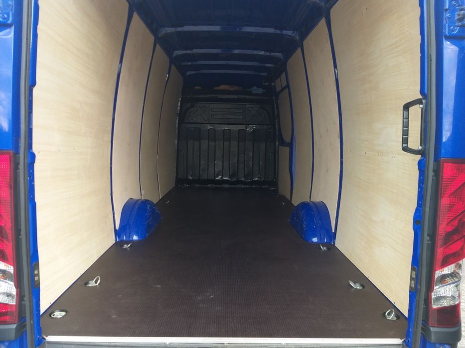 Zabudowa busa, zabudowy busów z tworzywa i sklejki Iveco Daily