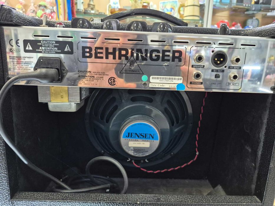 Комбік Behringer - 35wat (транзисторний) із Германії.