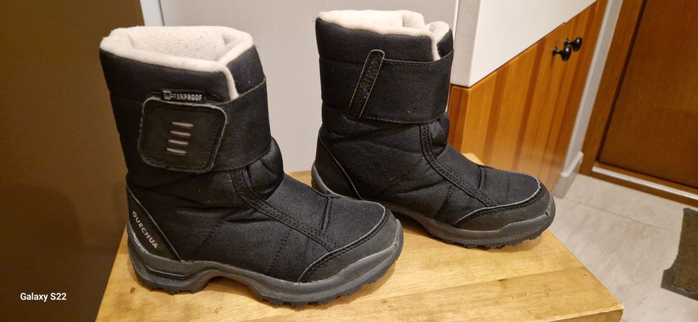 Używane. Buty turystyczne śniegowce dla dzieci Quechua. R30 czarne