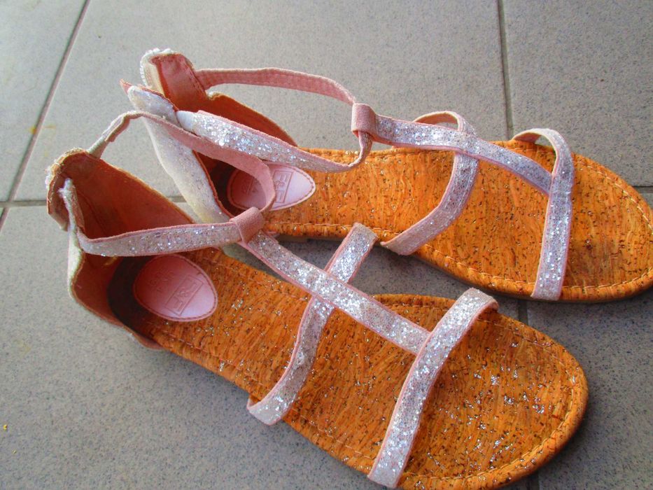 Buty na obcasie, sandały oraz zimowe