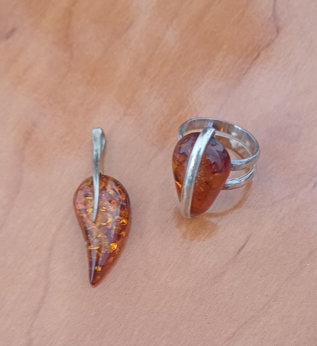 Anéis e colares em  prata