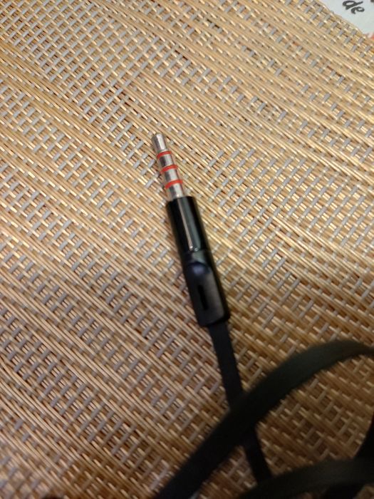 Наушники -гарнитура для телефона 3.5 мм.