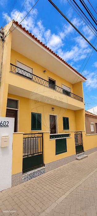 Moradia T8 para venda