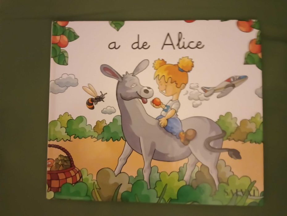 A de Alice – Livro de Histórias e Letras do Abecedário