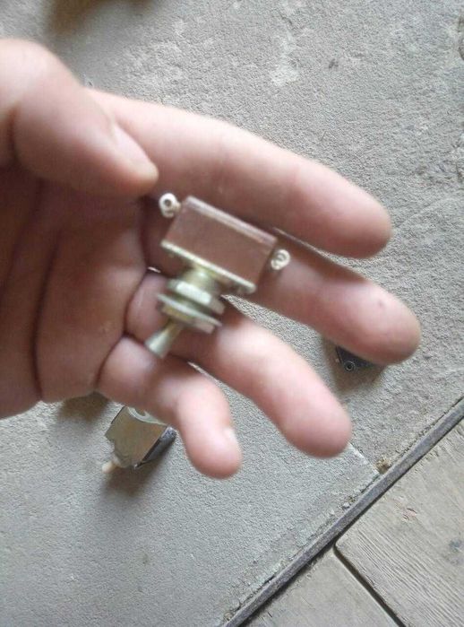 Кнопки, тумблера, микропереключатели разные