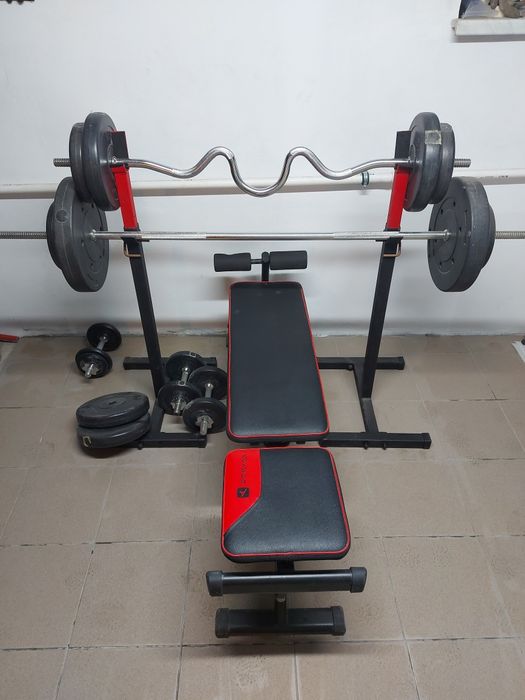 Domowa siłownia, ławka, sztanga, stojaki, obciażenie