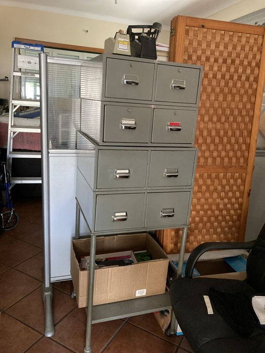 Mesas, Portão, gradeamento antigo ferro maciço, etc