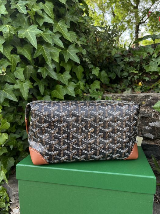 goyard monogram wash bag