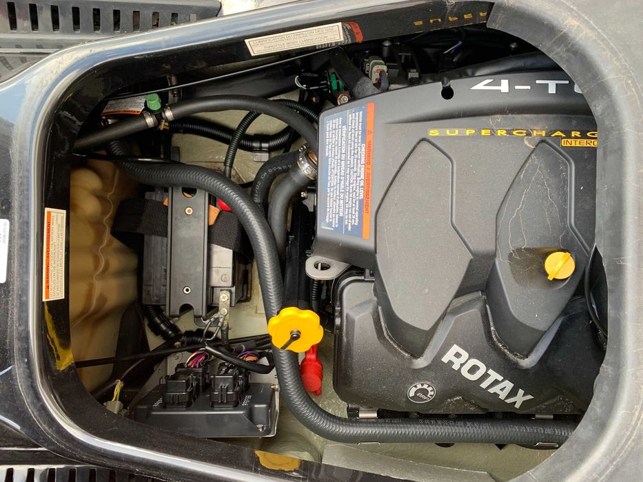 Mota de Água Sea-Doo RXT 215 (2007) – Potência e Diversão Garantida!