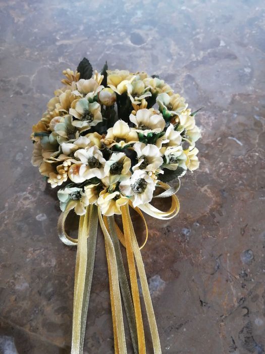 Castiçais de estanho com 5 velas e coroas decorativas