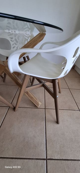 Mesa Jantar vidro AGERBY 119 + 4 cadeiras