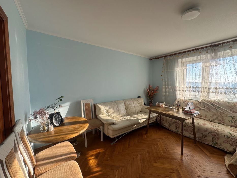 Продаж 3к укомплектованої квартири у спальному районі міста