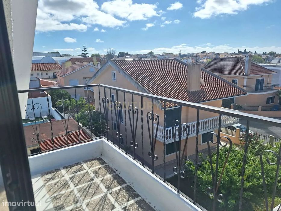 Arrendamento T3 - Andar de Moradia + Sótão - 1.650,00€