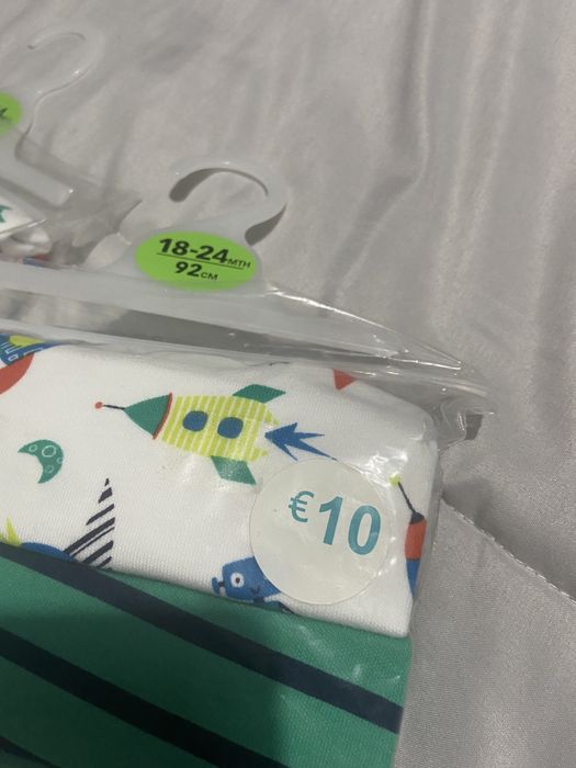 1 Embalagem de bodies de manga curta 24-36meses . Body primark