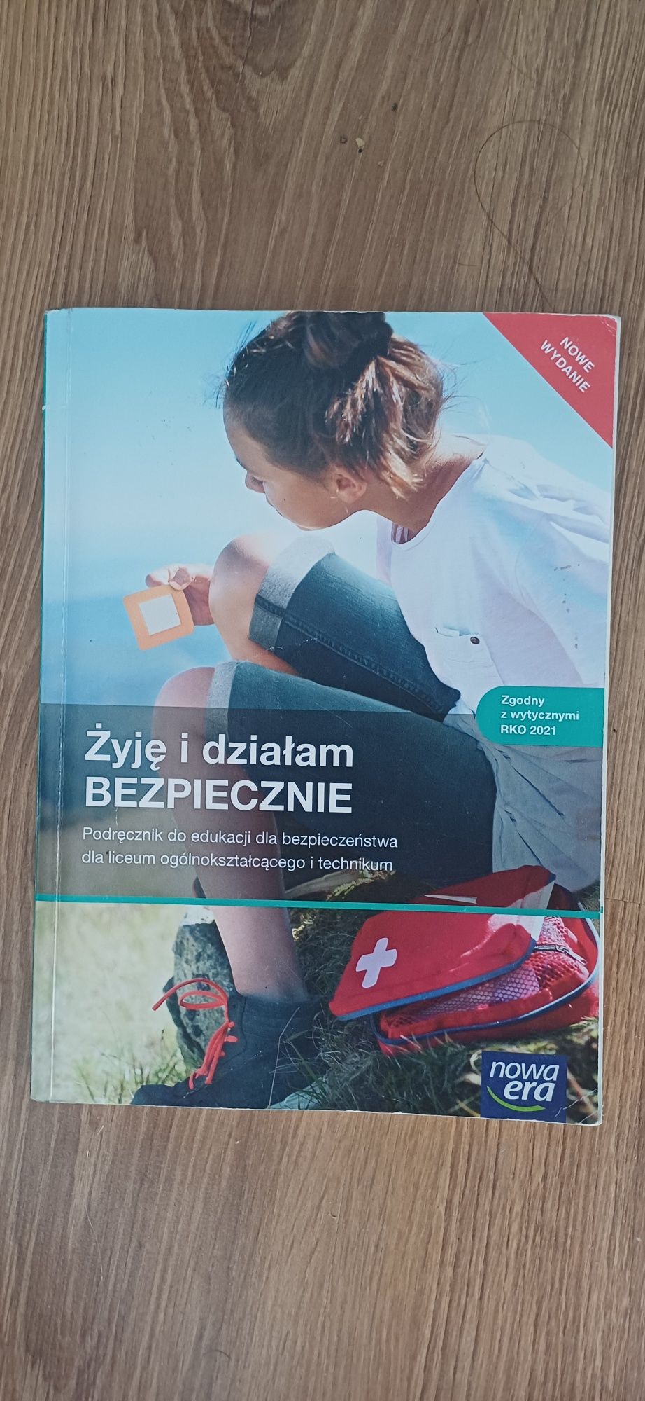 Zyje I Dzialam Bezpiecznie Edukacja Dla Bezpieczenstwa Pdf Żyje i dzialam bezpiecznie Podrecznik do edukacji dla bezpieczenstwa
