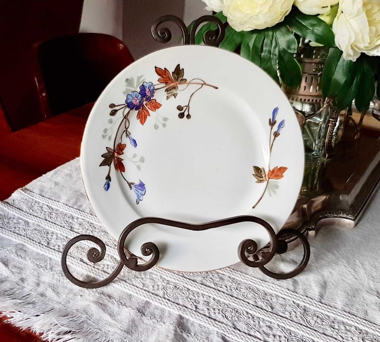 2 Side Plates in Fine Porcelain