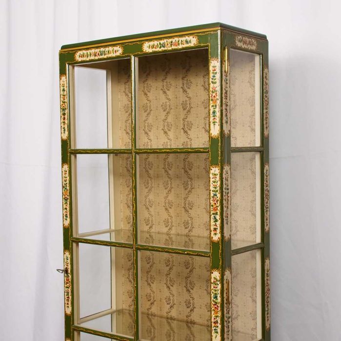 Vitrine em madeira lacada e pintada à mão