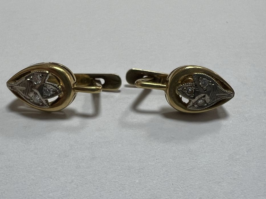 Золоті сережки 750 проби з діамантами, серп та молот