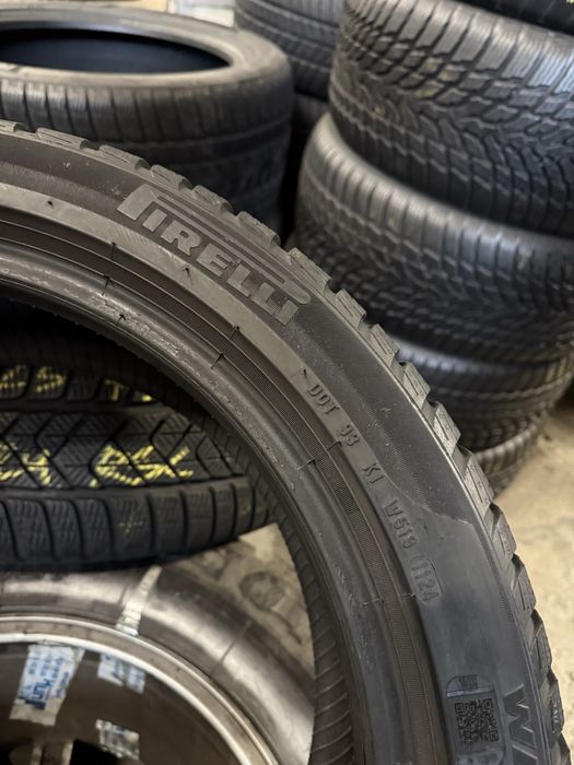 Шини Зимові 225х45хR18 PIRELLI Sottozero 3 RSC / 2шт / 6.2мм Залишок
