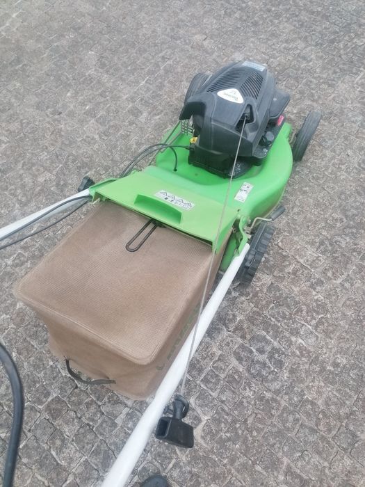 Máquina de cortar relva a gasolina - Viking