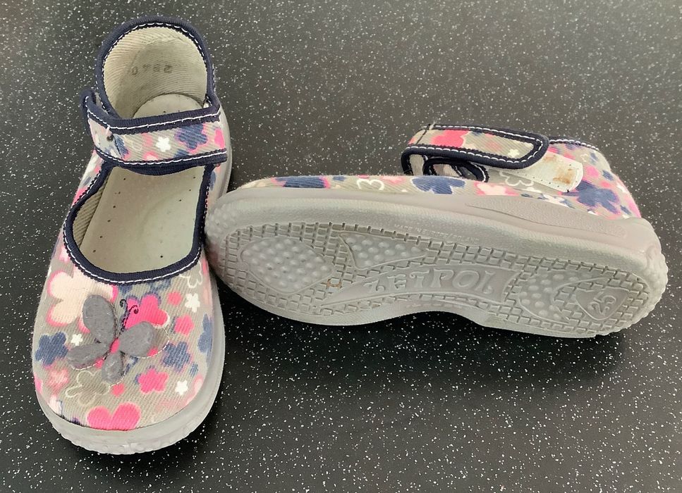 Крокси кросівки та інше дитяче взуття в гарному стані 14-17 р-р