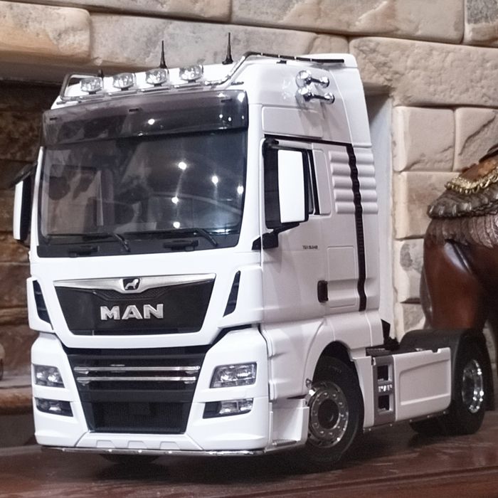 Модель 1/18 тягачи Man