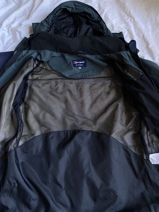 Куртка вітровка berghaus