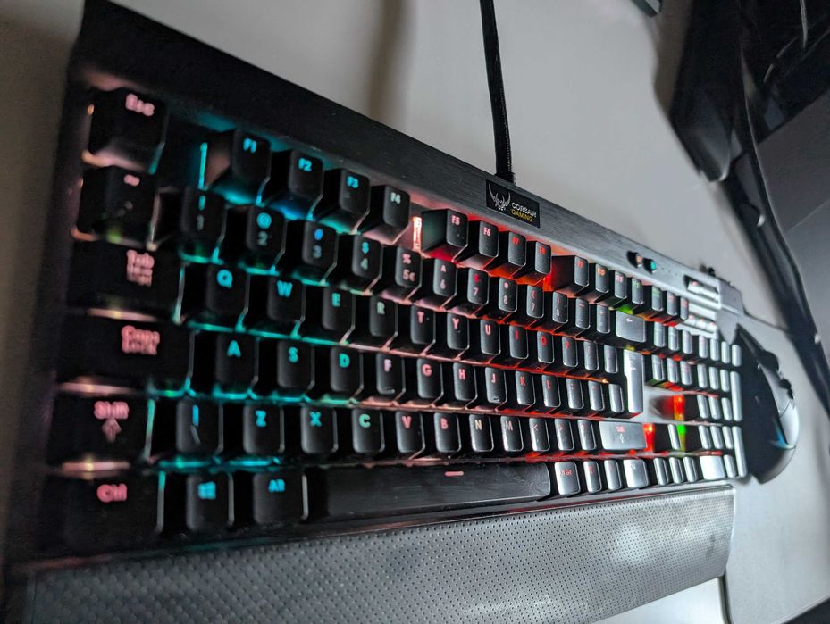 Teclado Corsair K70 RGB