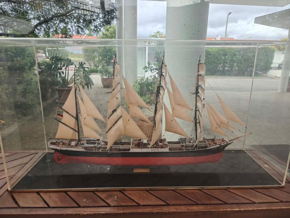 Modelo de navio de qualidade museológica: "Pamir" (Flying P-Liner) com vitrine.