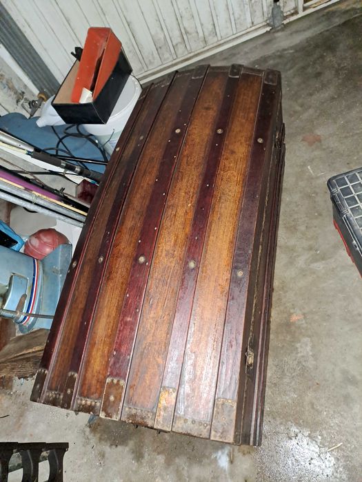 Bau antigo bastante antigo não leva tesouro