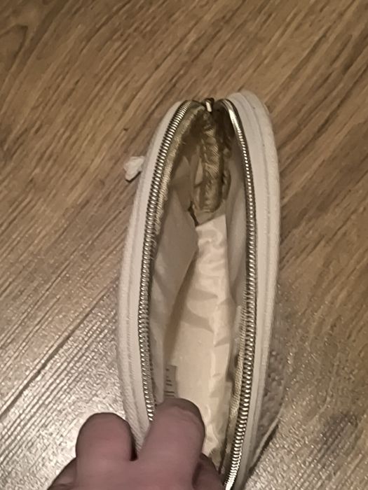 Mniejsza kosmetyczka plecionka beżowa