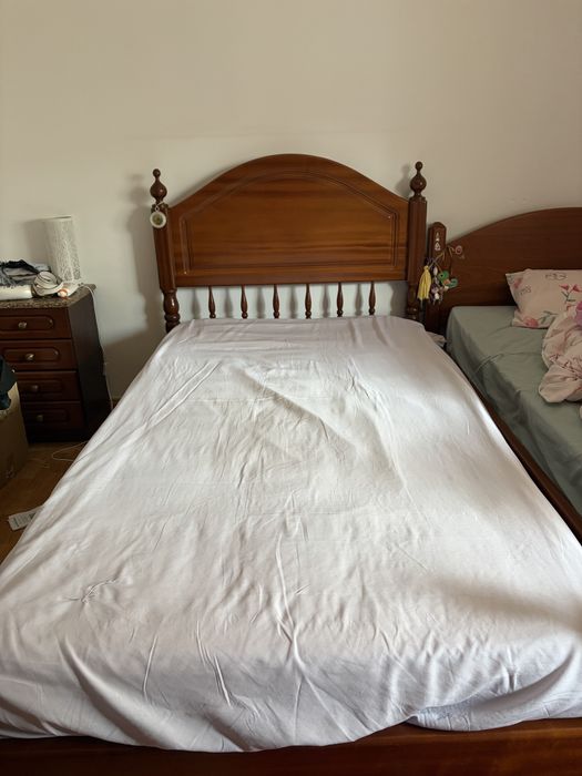 Cama de Corpo e Meio + Colchao (100x180)+ Mesa de Cabeceira