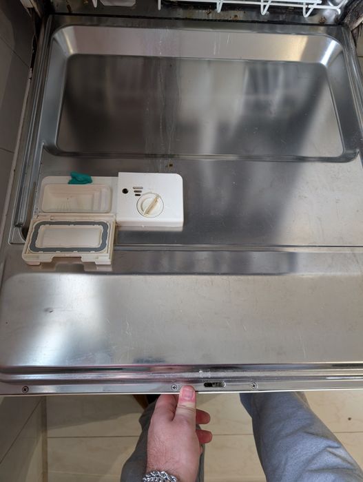 Máquina lavar loiça Zanussi