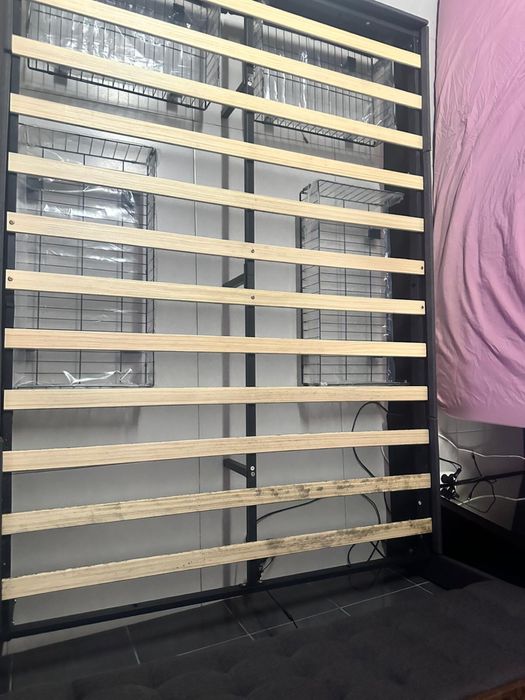 Cama de casal com entrada USB  e colchao 140x200