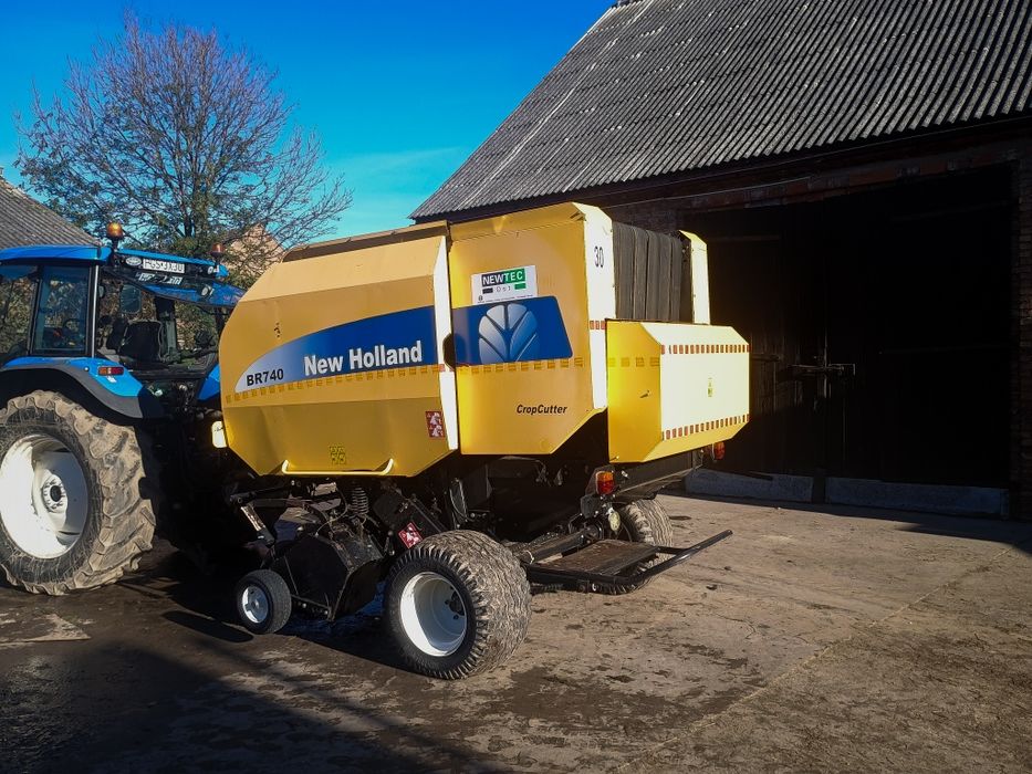 Sprzedam balotnice New Holland br740