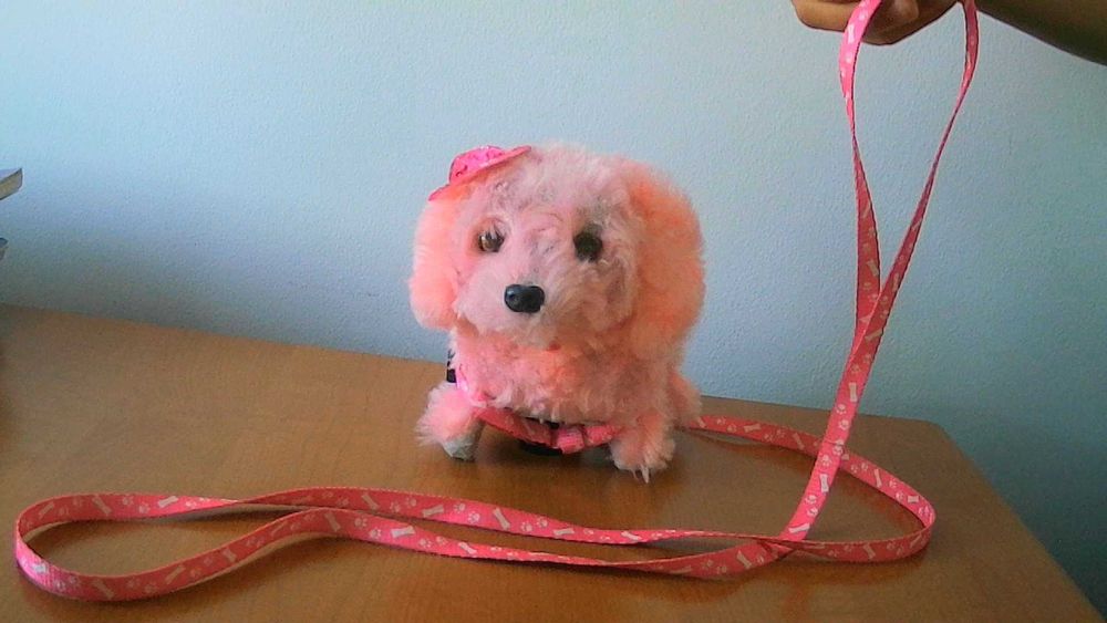 Cachorrinho a pilhas cor-de-rosa