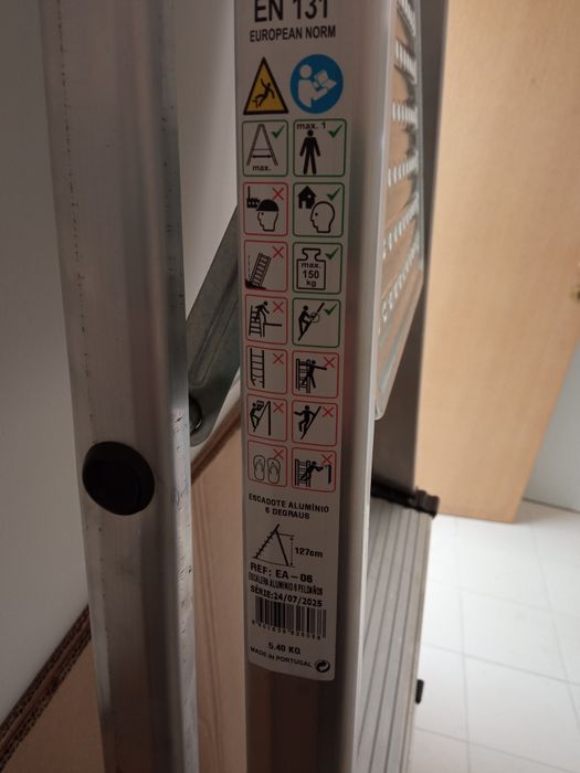 Escadote 6 degraus NOVO