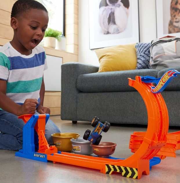 Трек Hot Wheels Monster Trucks Бігфут 50річчя Петля Стрибок за трофеєм