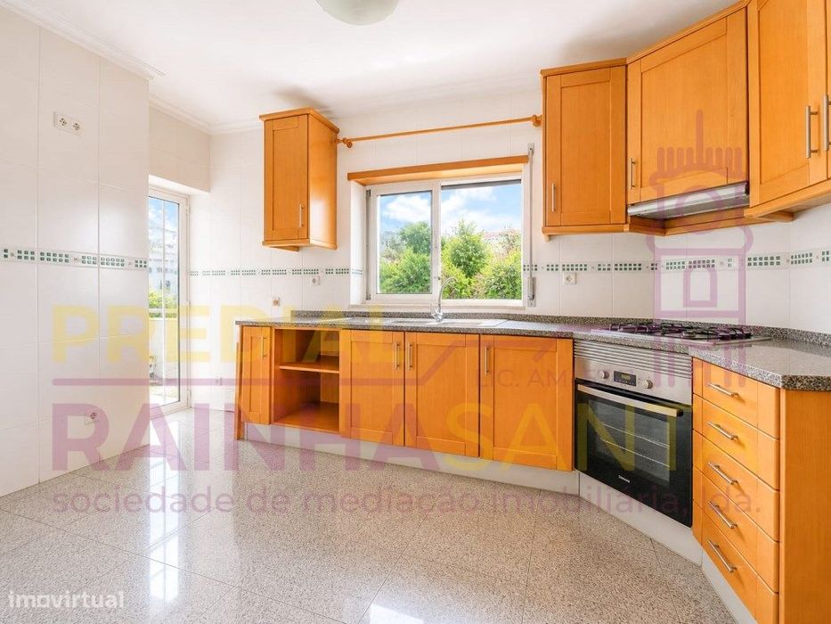 Apartamento T2 com Garagem em Box - S. Martinho do Bispo, Coimbra