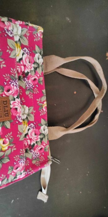 Bolsa em tecido  nova com fecho