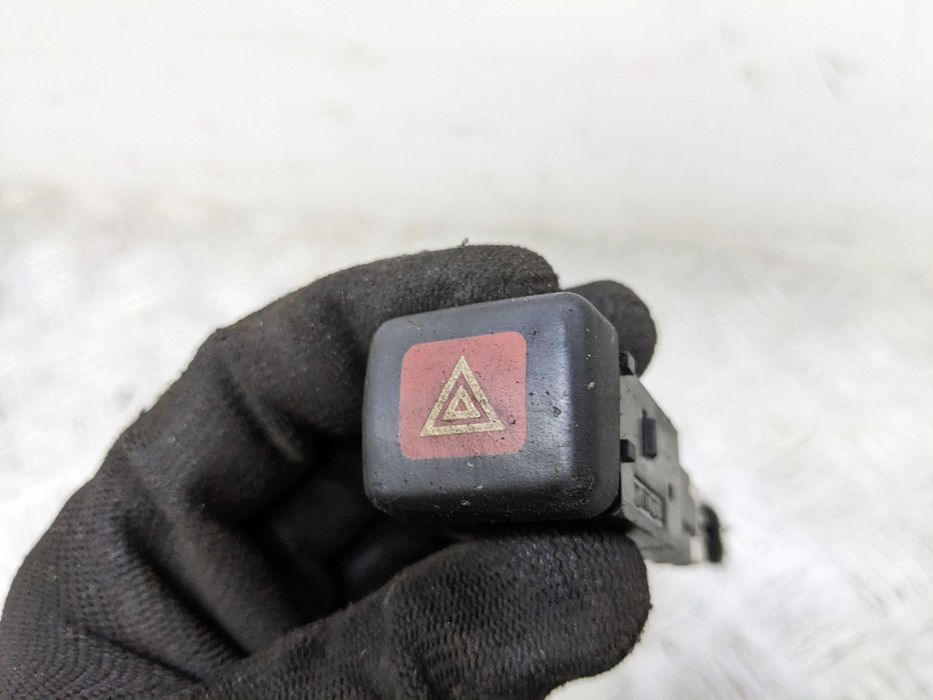 Mitsubishi Carisma Space Star Przełącznik Świateł Awaryjnych
