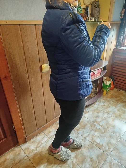 Продам женскую куртку р46