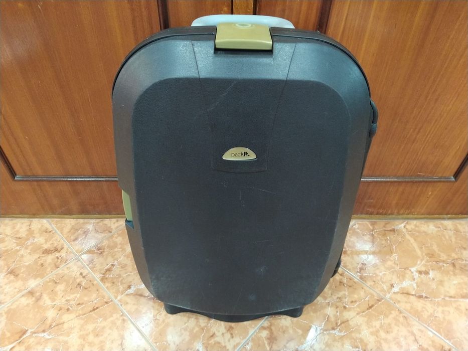 Mala malas de porão até 23 kg ou de cabine 8 a 10 kg. Casa quarto apartamento vivenda carro.